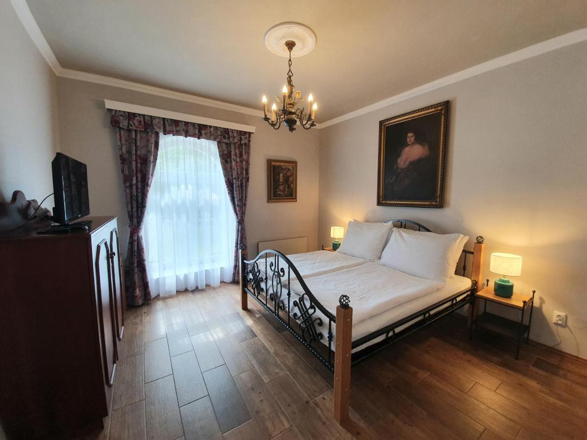 Lesni Hotel Perslak Nová Bystřice Buitenkant foto