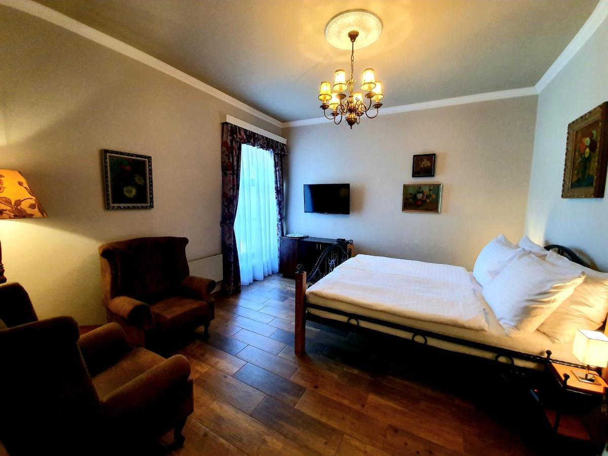 Lesni Hotel Perslak Nová Bystřice Buitenkant foto