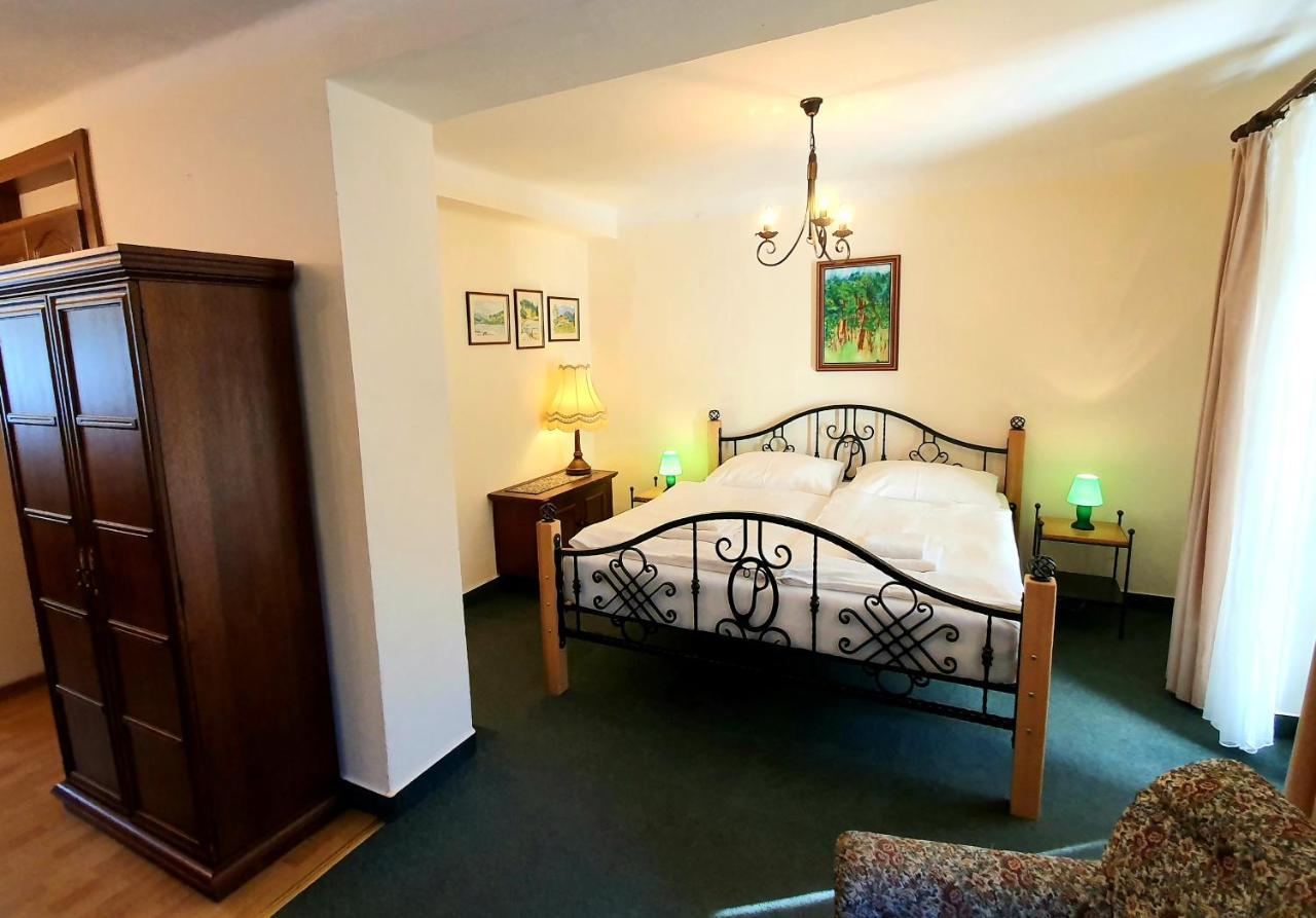 Lesni Hotel Perslak Nová Bystřice Buitenkant foto