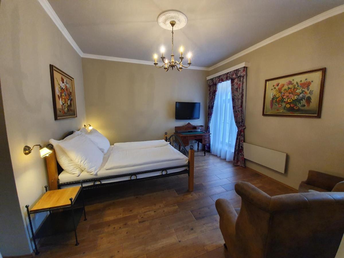 Lesni Hotel Perslak Nová Bystřice Buitenkant foto