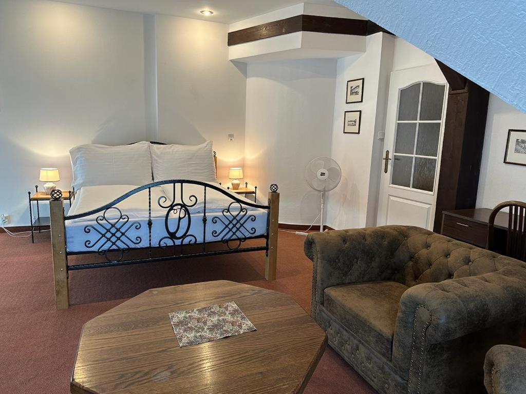 Lesni Hotel Perslak Nová Bystřice Buitenkant foto