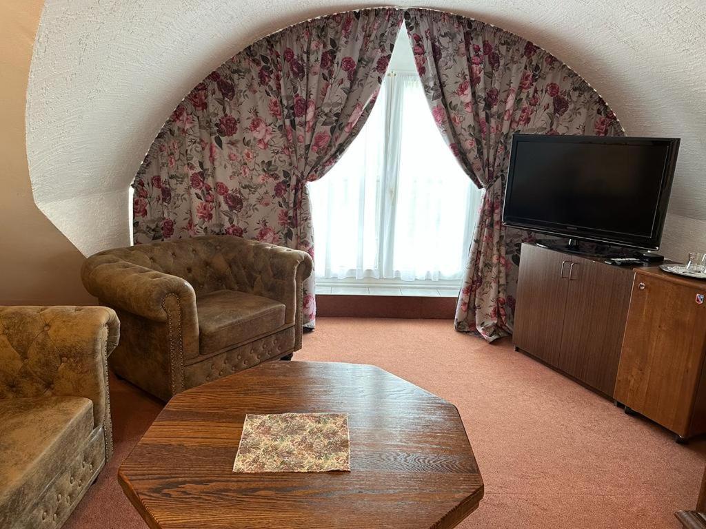 Lesni Hotel Perslak Nová Bystřice Buitenkant foto